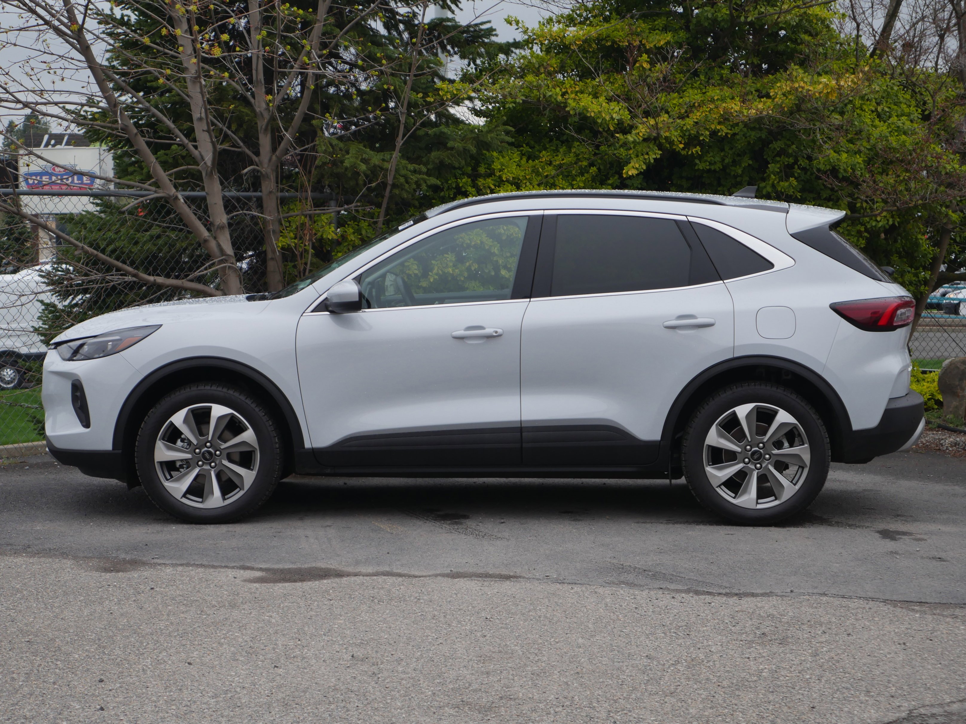 Used 2025 Space Silver Metallic Ford Platinum image 14