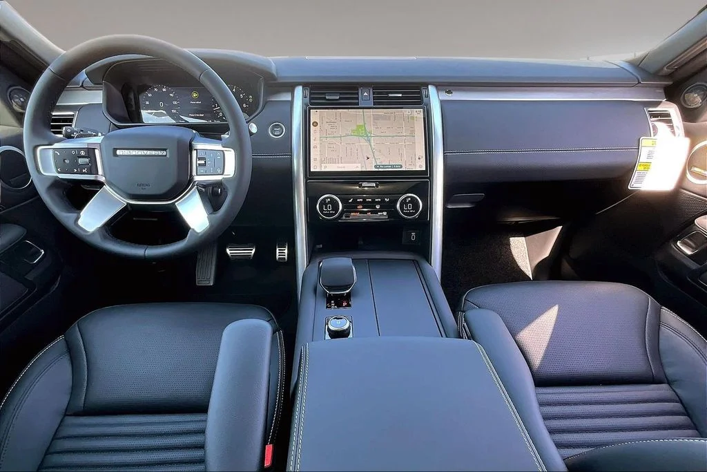 New 2026 Brown Land Rover Dynamic SE image 5