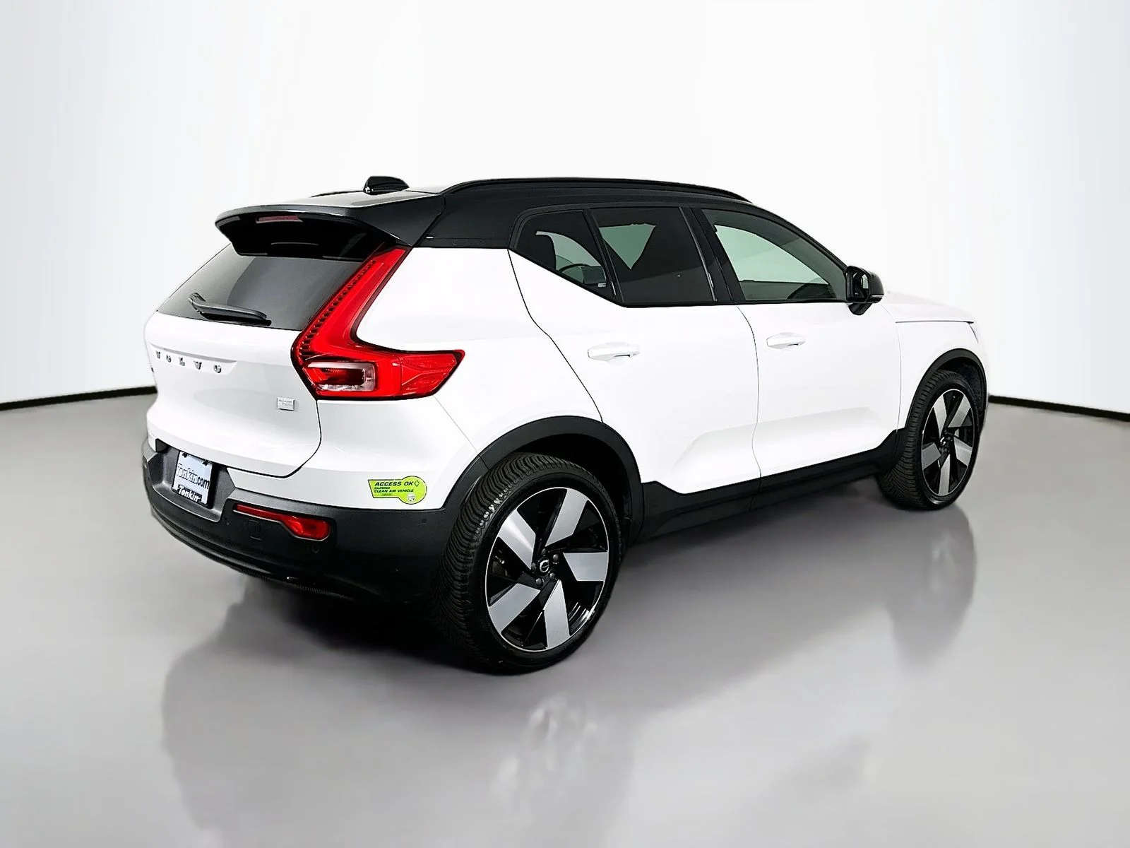 Used 2023 Crystal White Volvo Ultimate image 7
