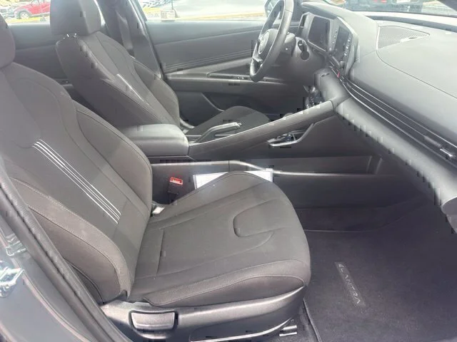Used 2025 Gray Hyundai SEL Sport image 24