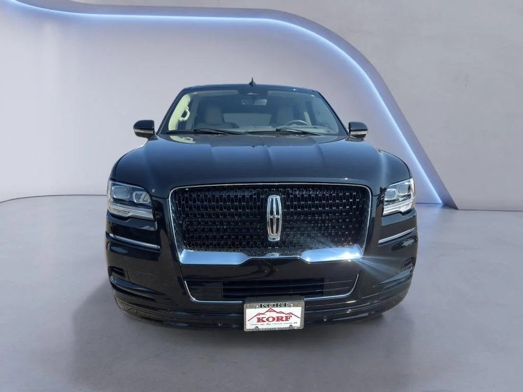 Used 2024 Infinite Black Metallic Clearcoat Lincoln Reserve image 3