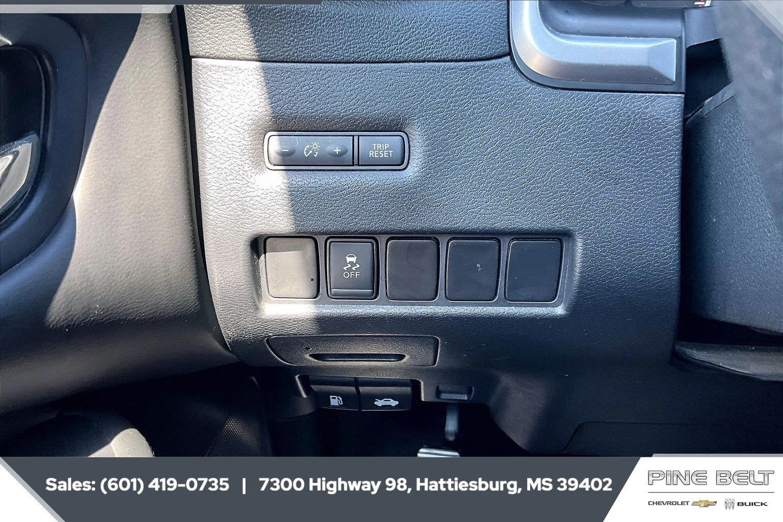 Used 2019 Brilliant Silver Metallic Nissan S image 23