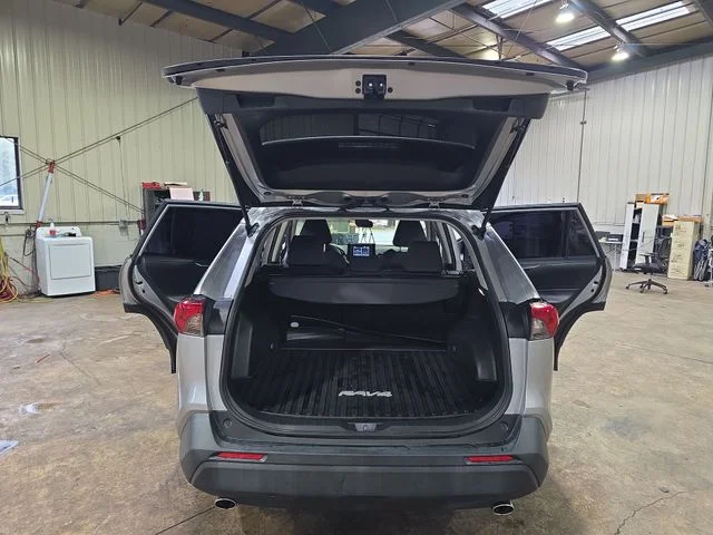 Used 2019 Silver Toyota XLE image 13