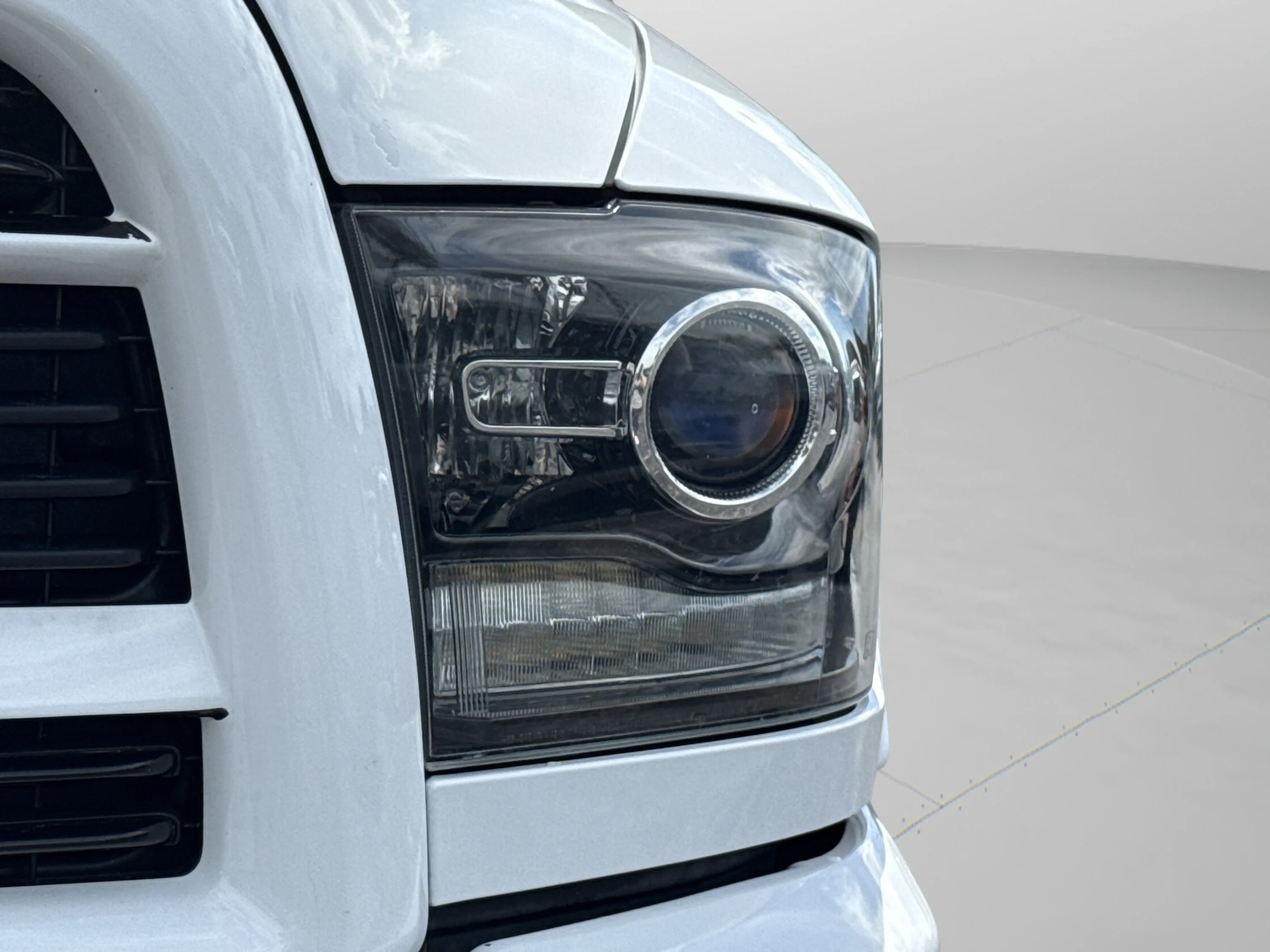 Used 2018 Bright White Clearcoat Ram Laramie image 45