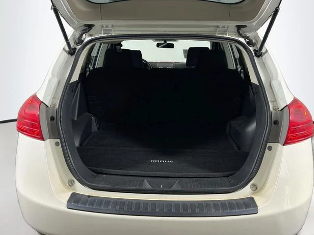 Used 2013 White Nissan SV image 25