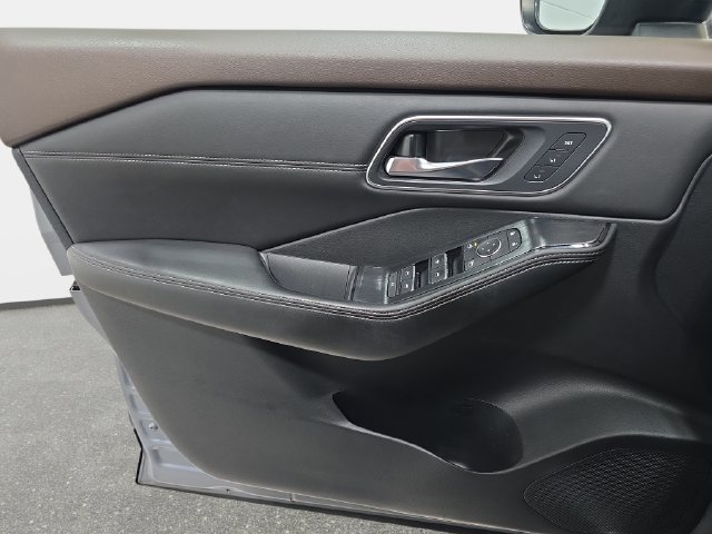 Used 2021 Gray Nissan SL image 25