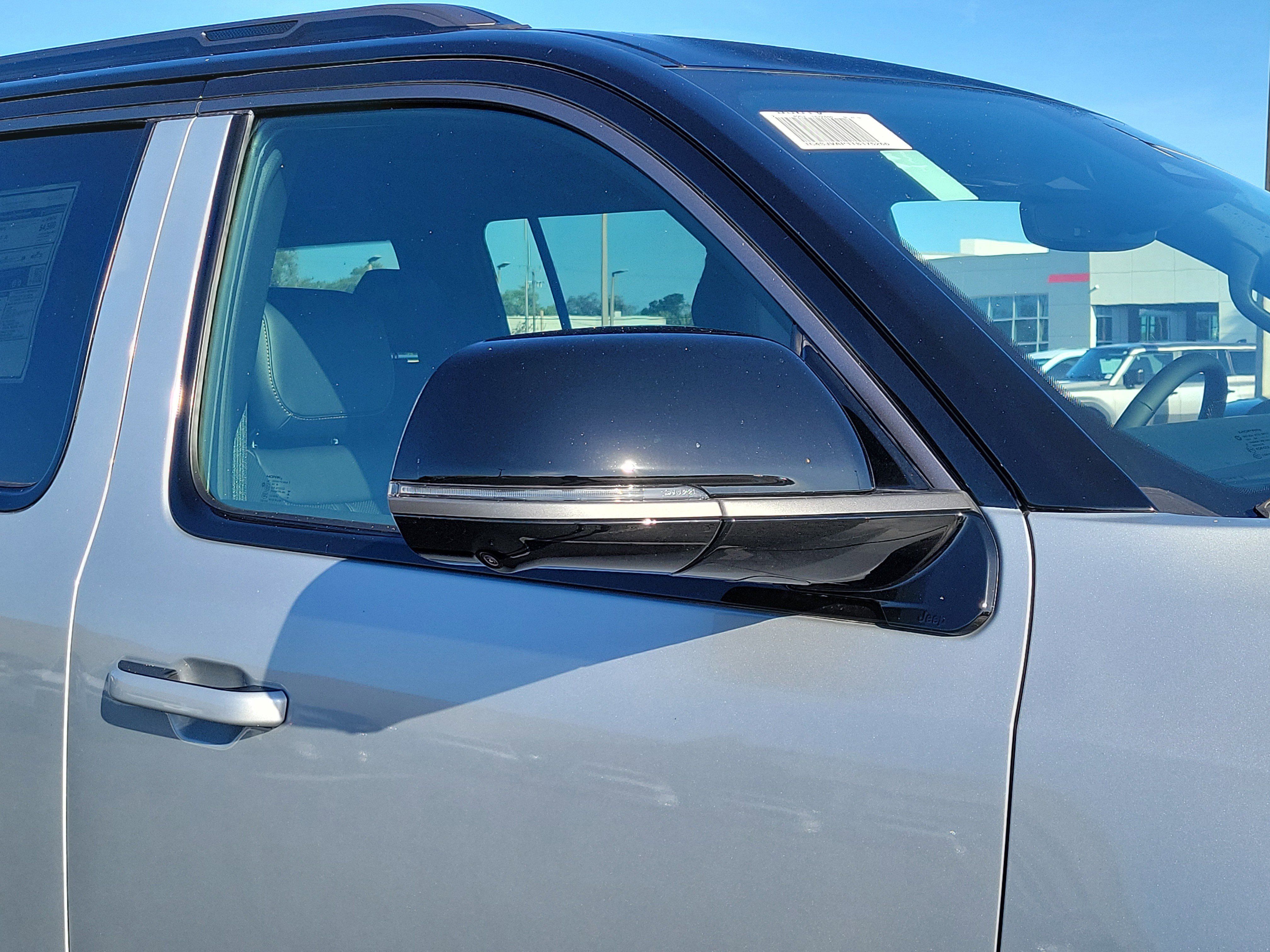 New 2026 Silver-Zynith Exterior Paint Jeep  image 9