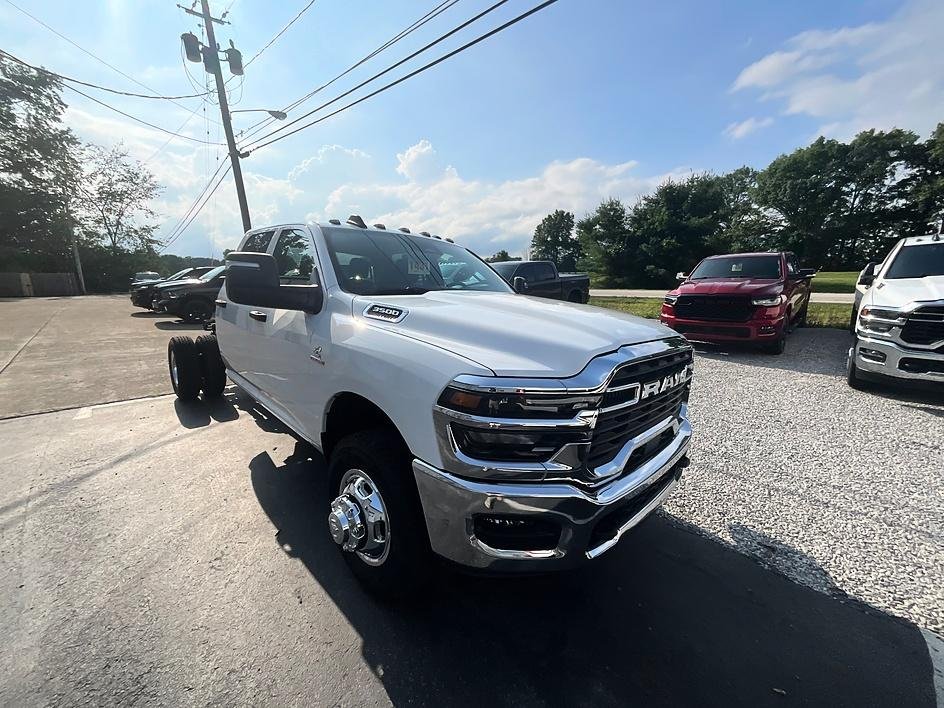 New 2026 Bright White Clearcoat RAM Tradesman image 3