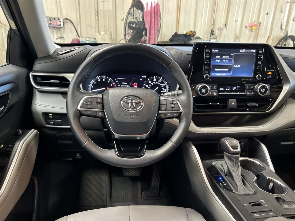 Used 2021  Toyota XLE image 16