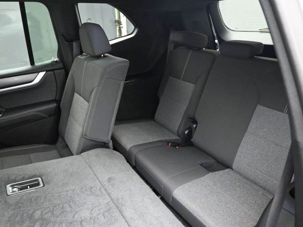 Used 2025 Sterling Metallic GMC Elevation image 22