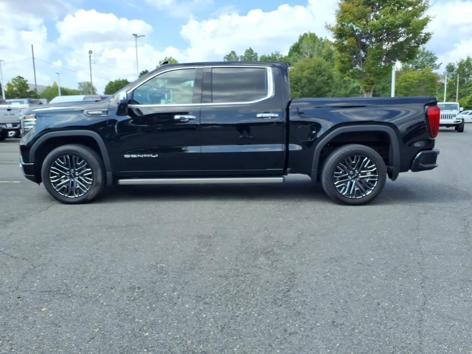 Used 2022 Onyx Black GMC Denali Ultimate image 3