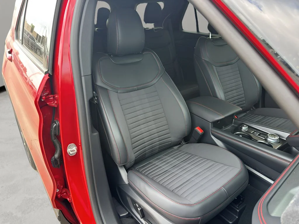 New 2026 Rapid Red Metallic Tinted Clearcoat Ford ST-Line image 31