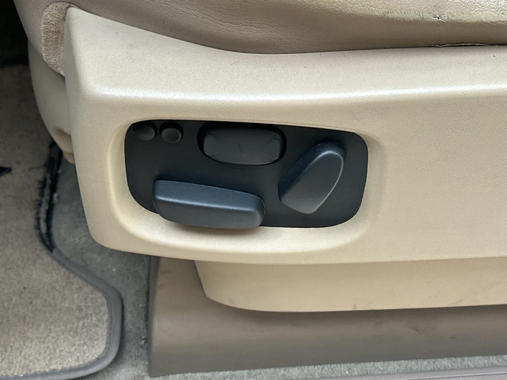 Used 2013 Fuji White Land Rover HSE LUX image 30