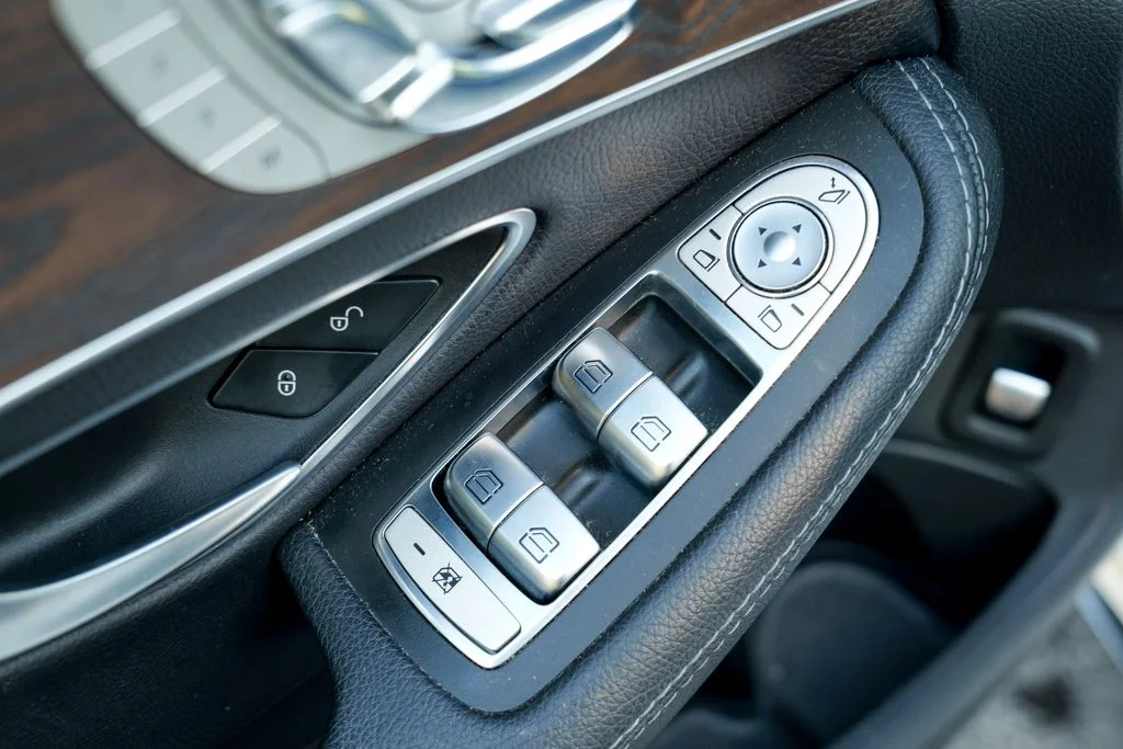 Used 2018 Polar White Mercedes-Benz C 300 image 19
