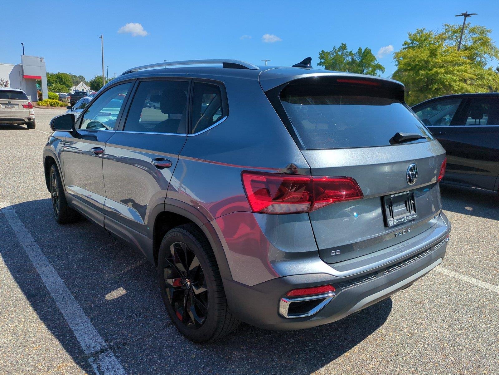 Used 2022 Platinum Gray Metallic Volkswagen SE image 7