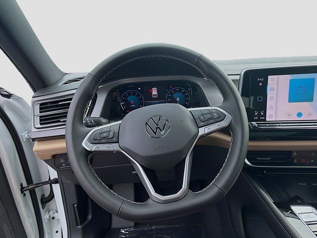 New 2026 Opal White Pearl Volkswagen 2.0T SE W/TECHNOLOGY image 10