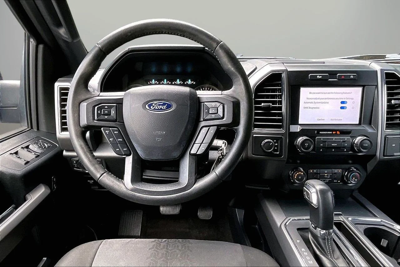 Used 2020 Black Ford XLT image 11