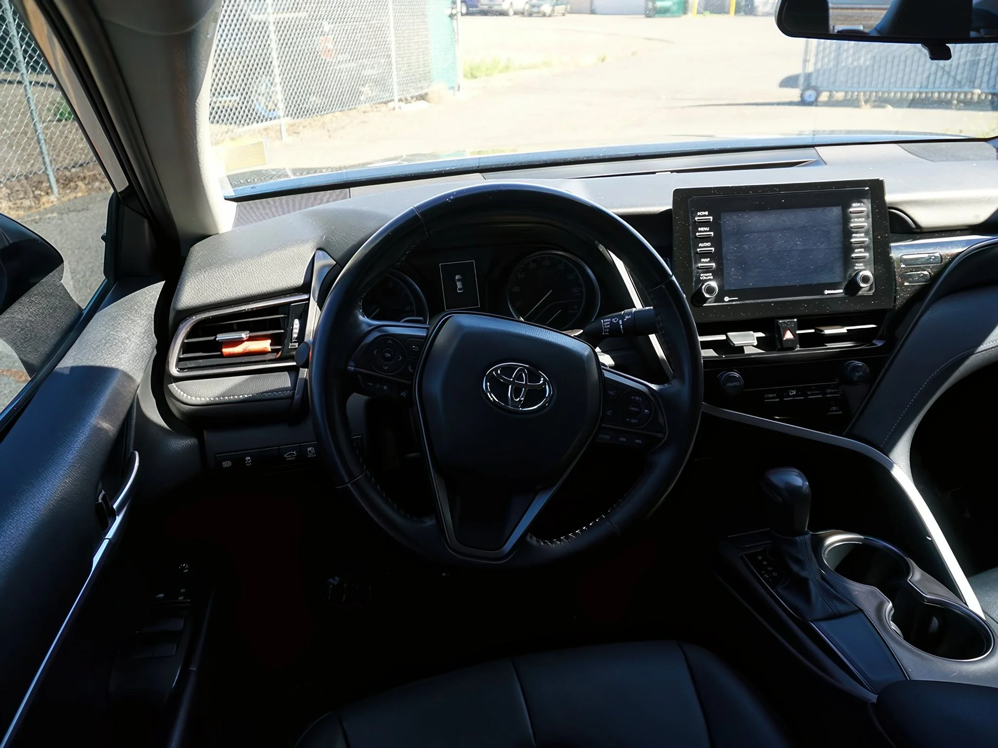 2021 Toyota Camry SE - Photo 14