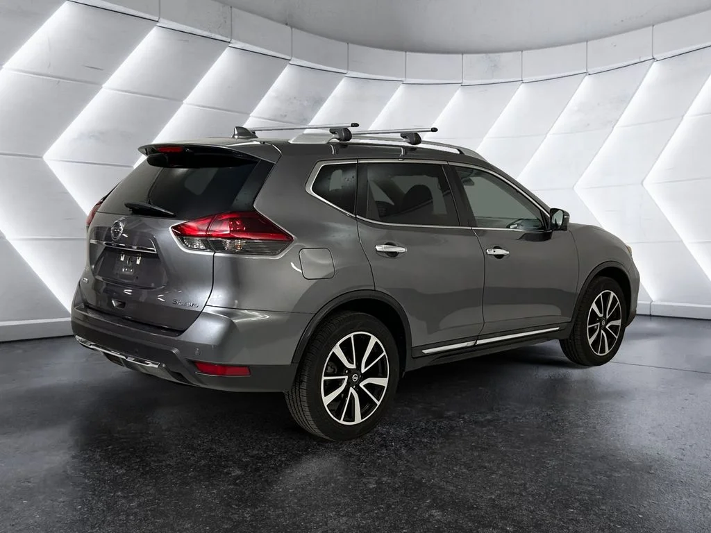 Used 2019 Gray Nissan SL image 4