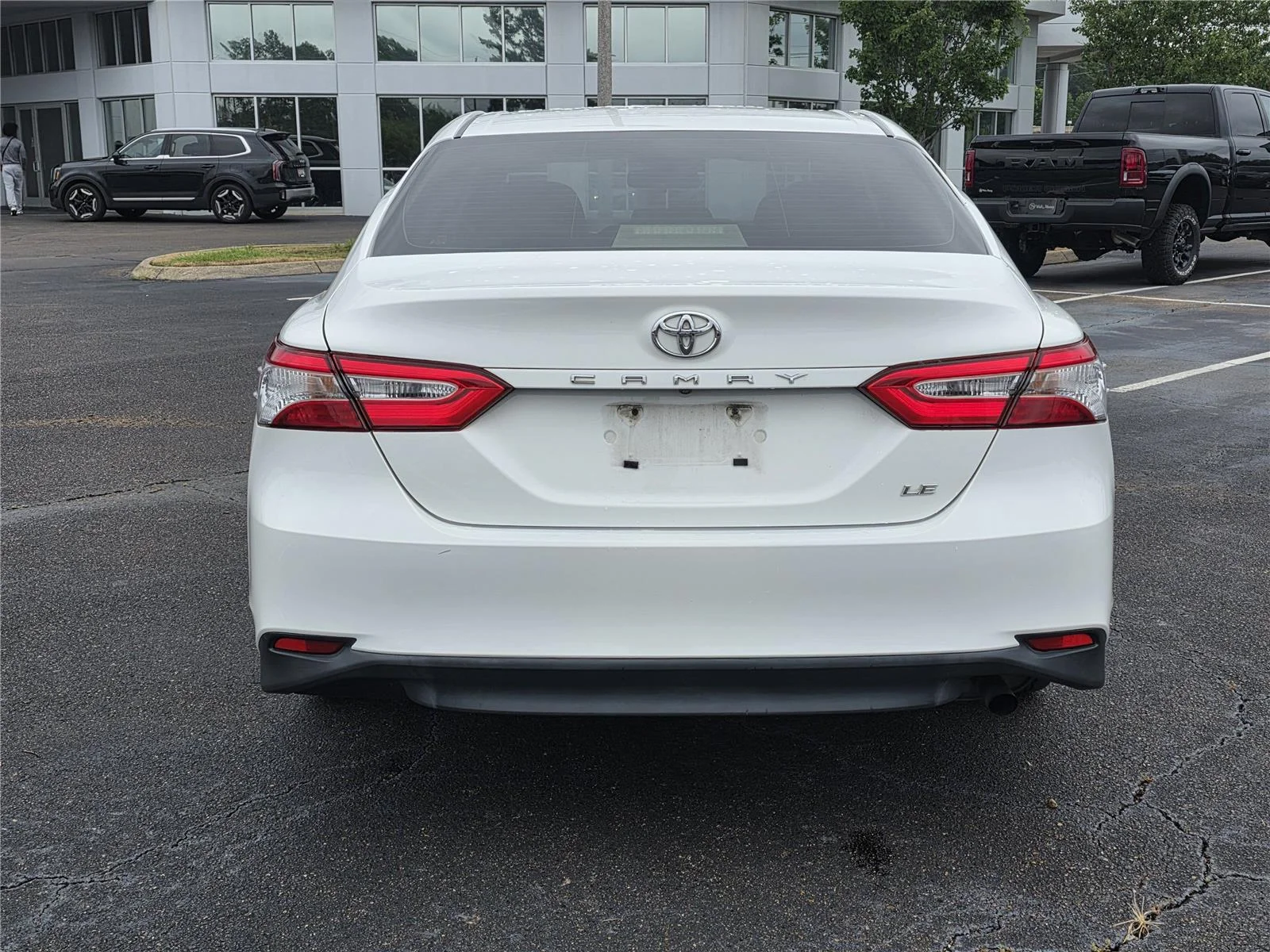 Used 2018 Super White Toyota LE image 6