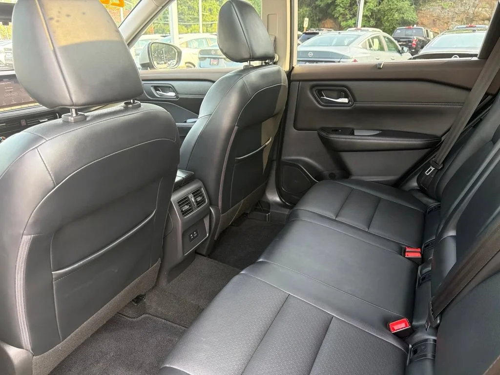 Used 2022 Silver Nissan SV image 15
