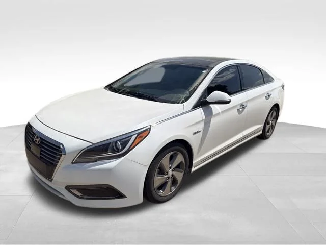 Used 2016 White Hyundai Limited image 8