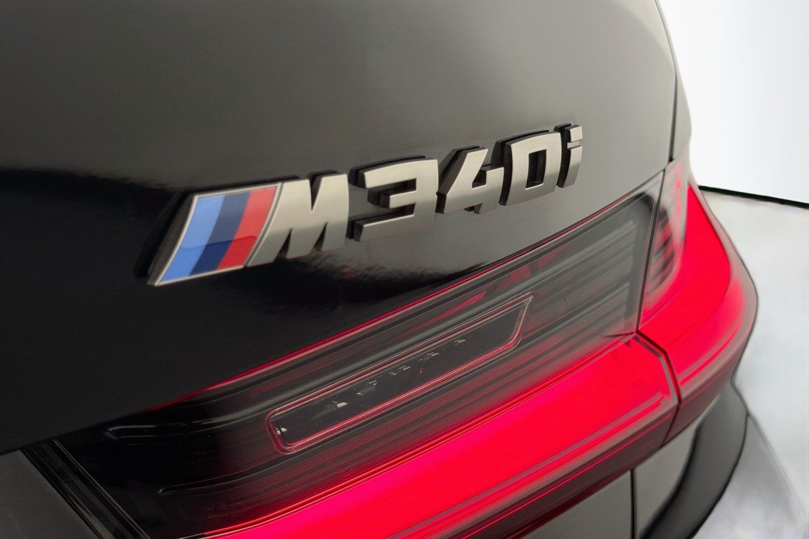 Used 2020 Black Sapphire Metallic BMW M340i image 9