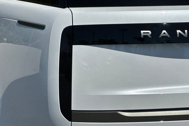 New 2026 Ostuni Pearl White Land Rover SE image 25