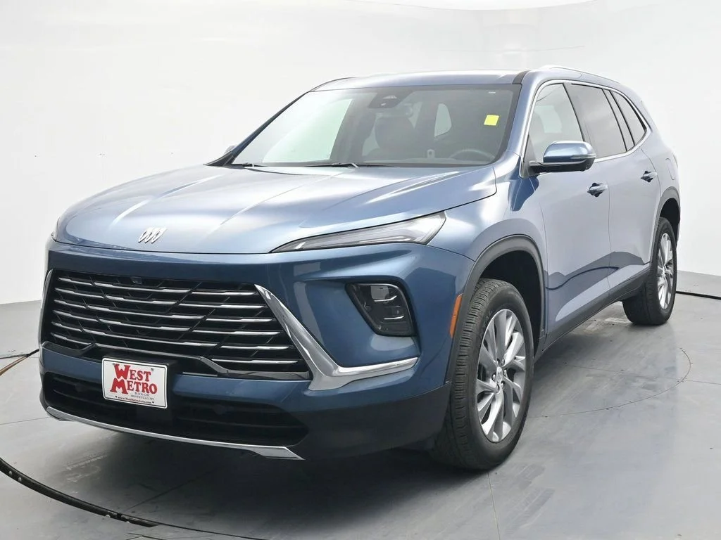 Used 2025 Buick Enclave Preferred with VIN 5GAEVARS0SJ249222 for sale in Monticello, Minnesota