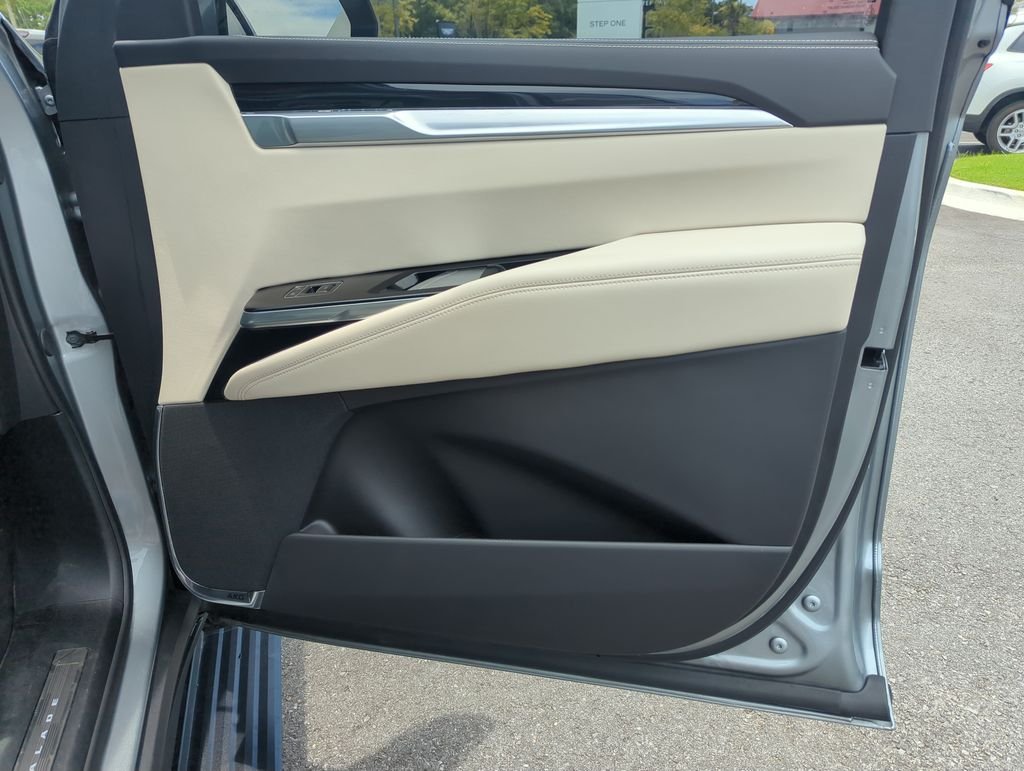 Used 2025 Silver Cadillac Sport image 39