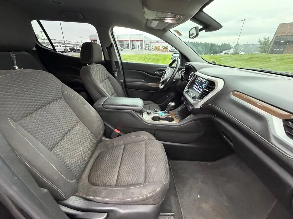 Used 2017 EBONY TWILIGHT METALLIC GMC SLE image 38