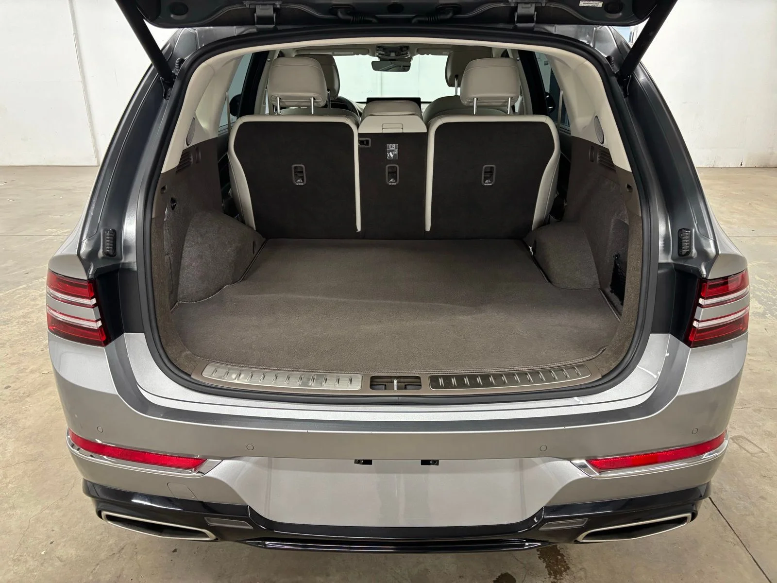 Used 2023 Silver Genesis 2.5T image 24