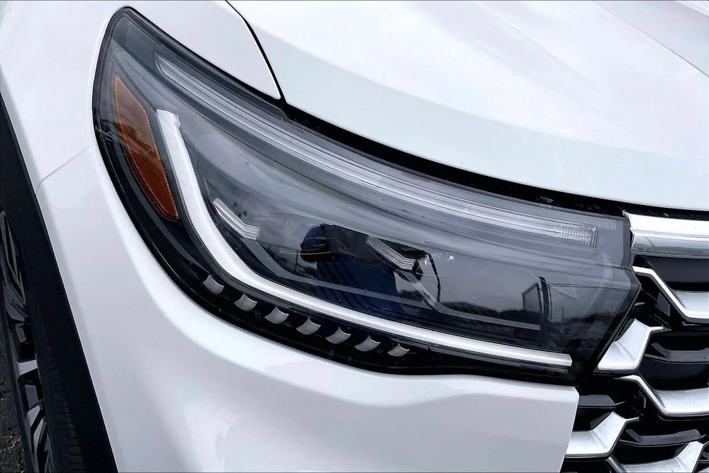 New 2026 Star White Metallic Tri-Coat Ford Platinum™ image 29