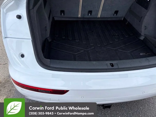 Used 2010 White Audi  image 30
