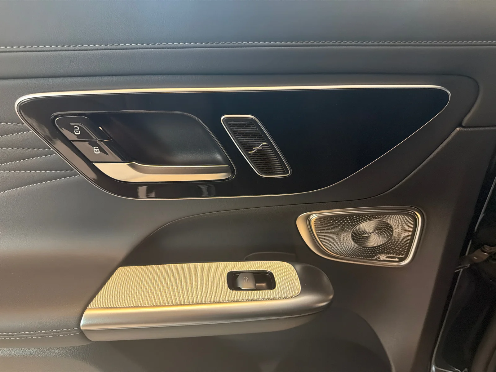 New 2026 Black Mercedes-Benz GLC 350e 4MATIC SUV image 12