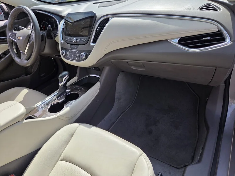 Used 2024 Mineral Gray Metallic CHEVROLET LT image 17