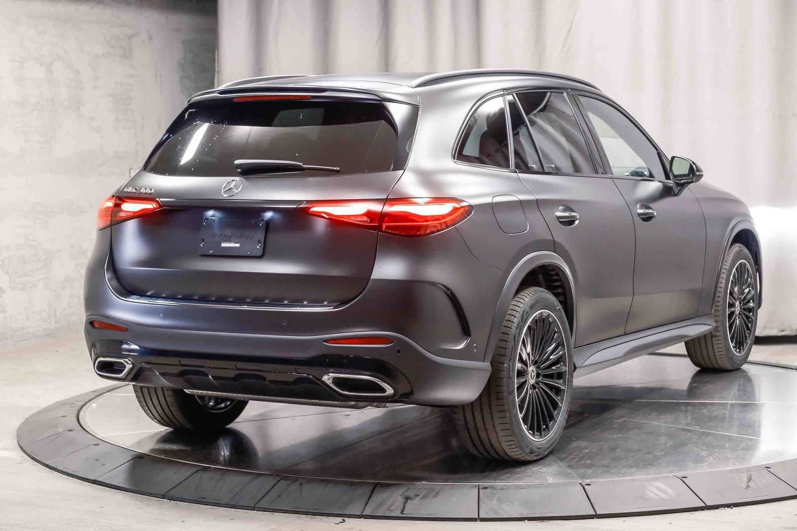 New 2026 MANUFAKTUR exclusive graphite grey magno Mercedes-Benz GLC 300 image 4
