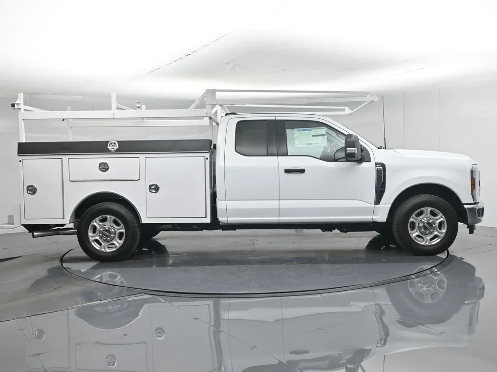 New 2026 Oxford White Ford XLT image 32