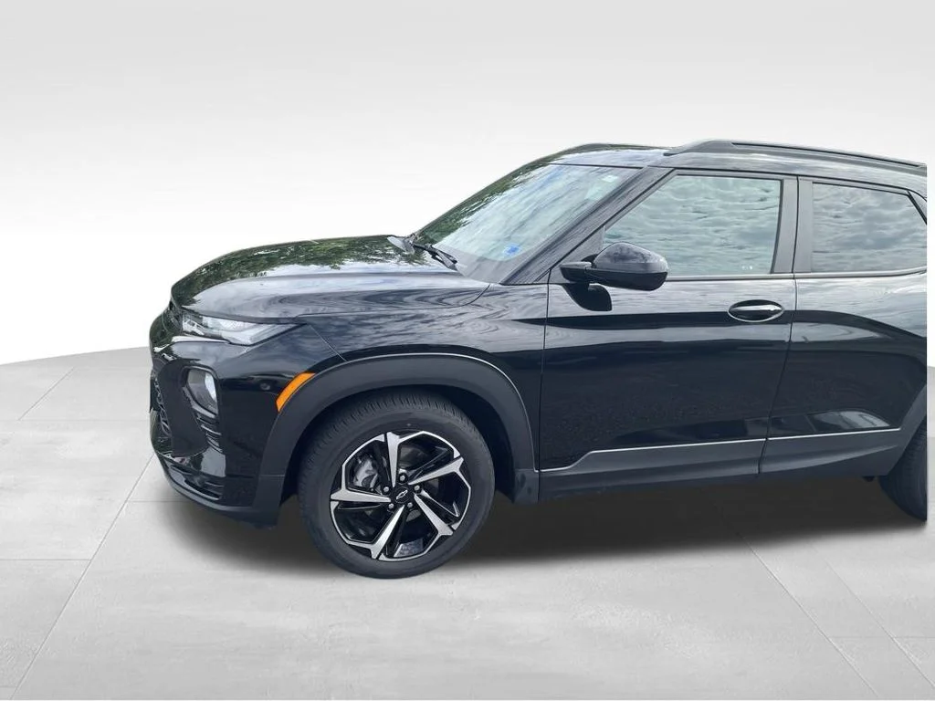 Used 2022 Black Chevrolet RS image 9