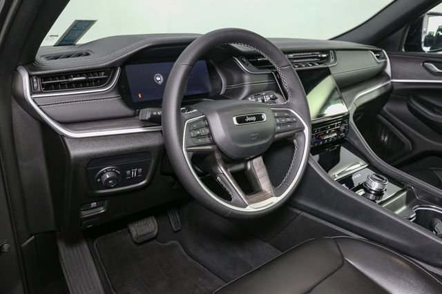 Used 2025 Gray Jeep Limited image 23
