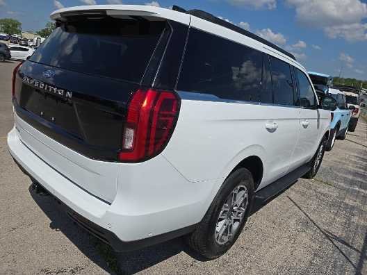 Used 2025 Oxford White Ford Active image 3