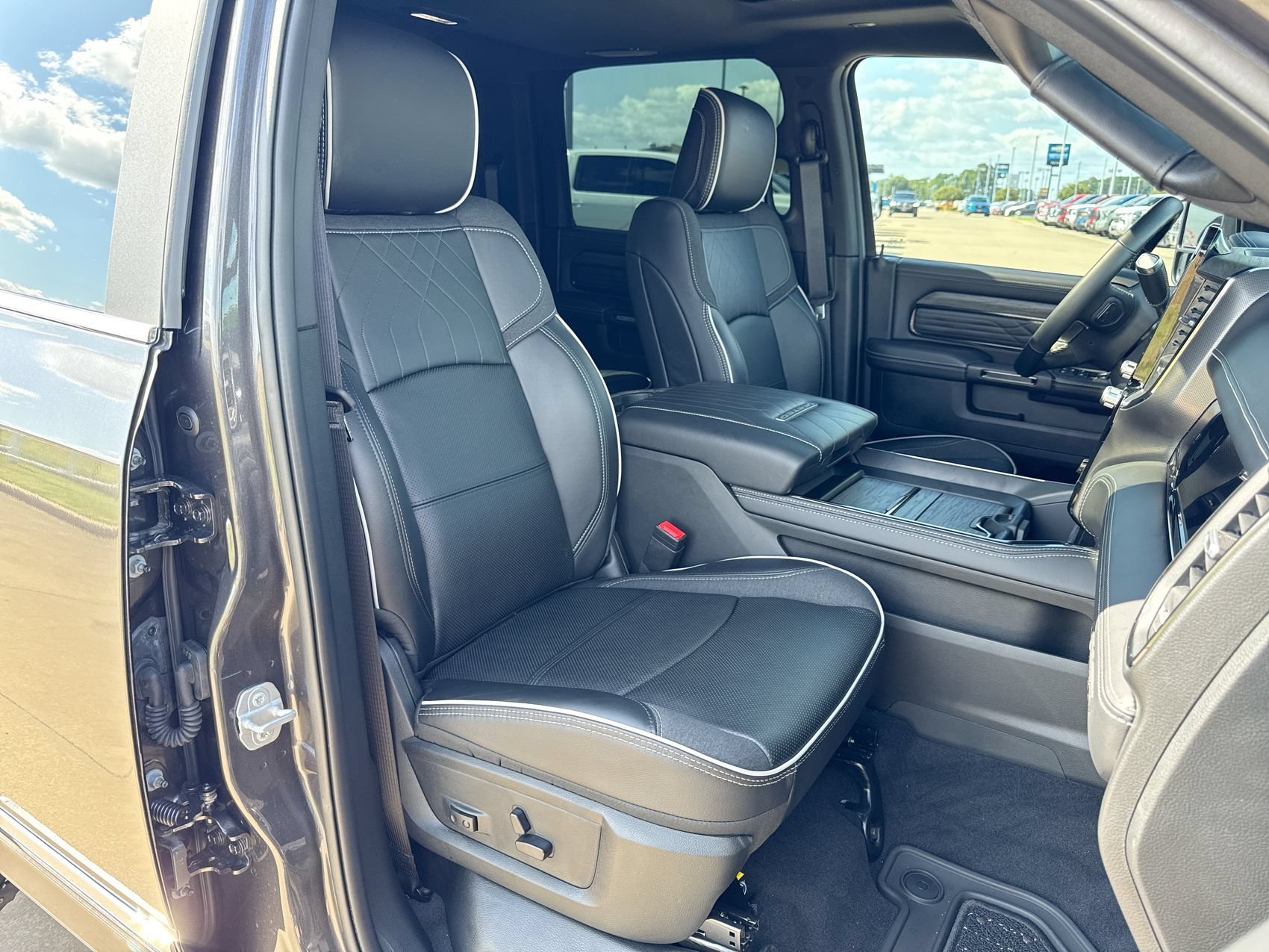 New 2025 Granite Crystal Metallic Clearcoat Ram Limited image 26