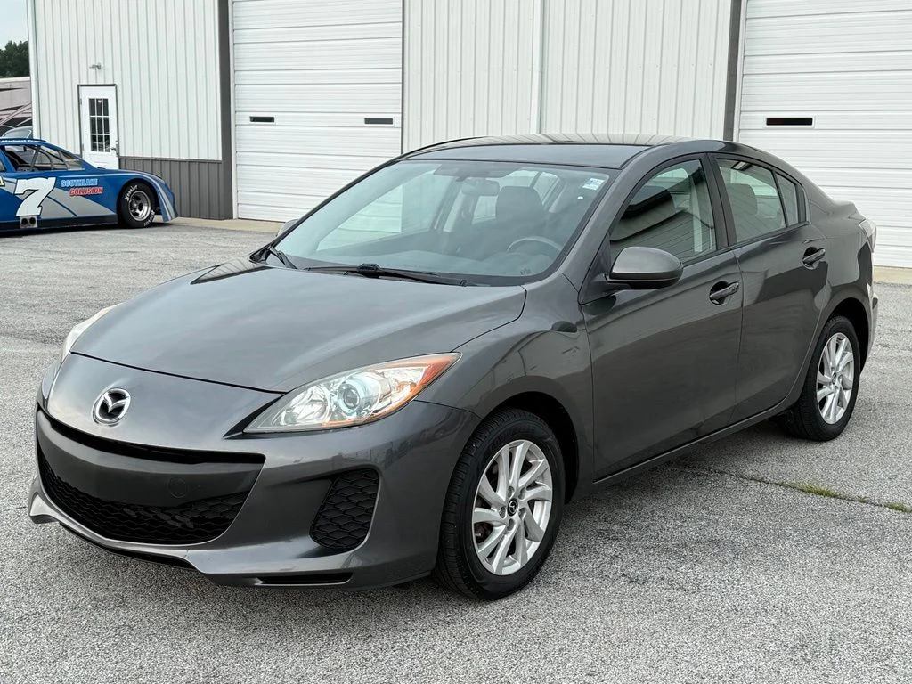 Used 2013  Mazda i Touring image 3
