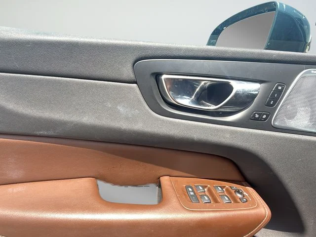 Certified Used 2022 Blue Volvo T8 Inscription image 17