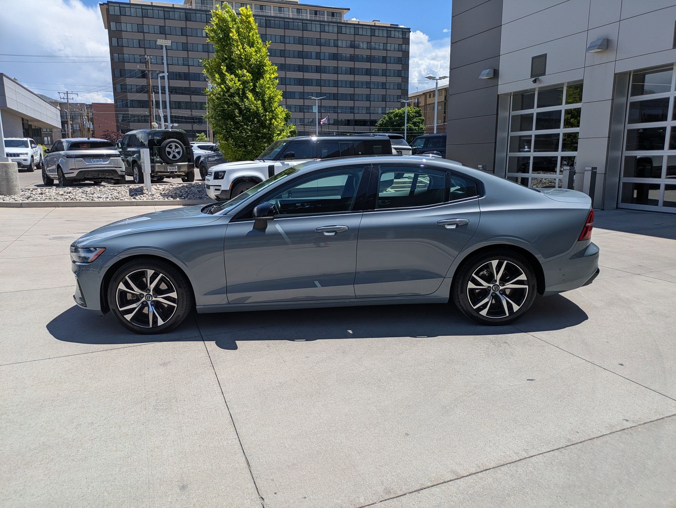 Used 2024 Blue Volvo Plus Dark Theme image 7