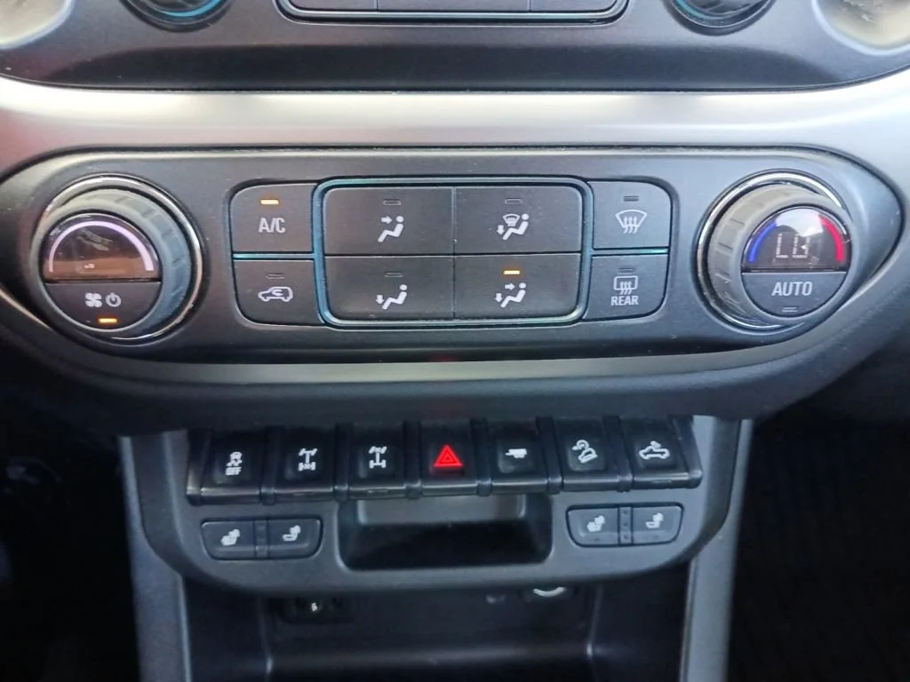 Used 2022 SUMMIT WHITE Chevrolet 4WD ZR2 image 24