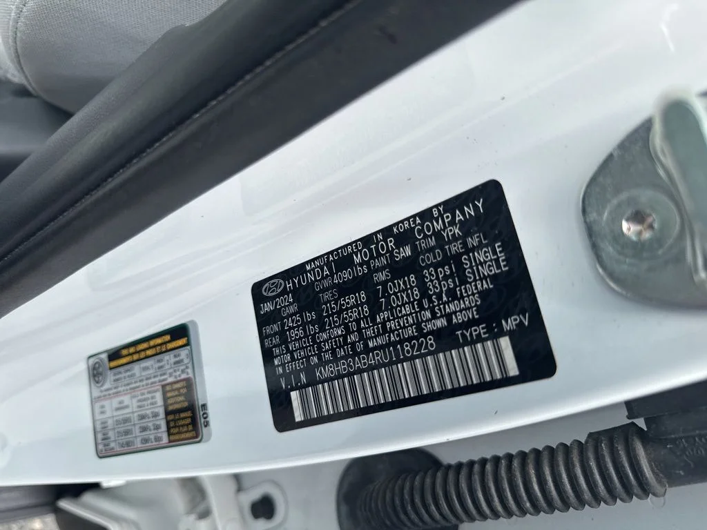 Used 2024 White Hyundai SEL image 31