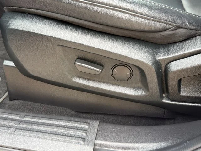 Used 2019 White Ford Lariat image 19