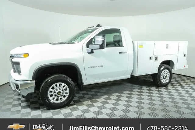 New 2026 Summit White Chevrolet WT image 23