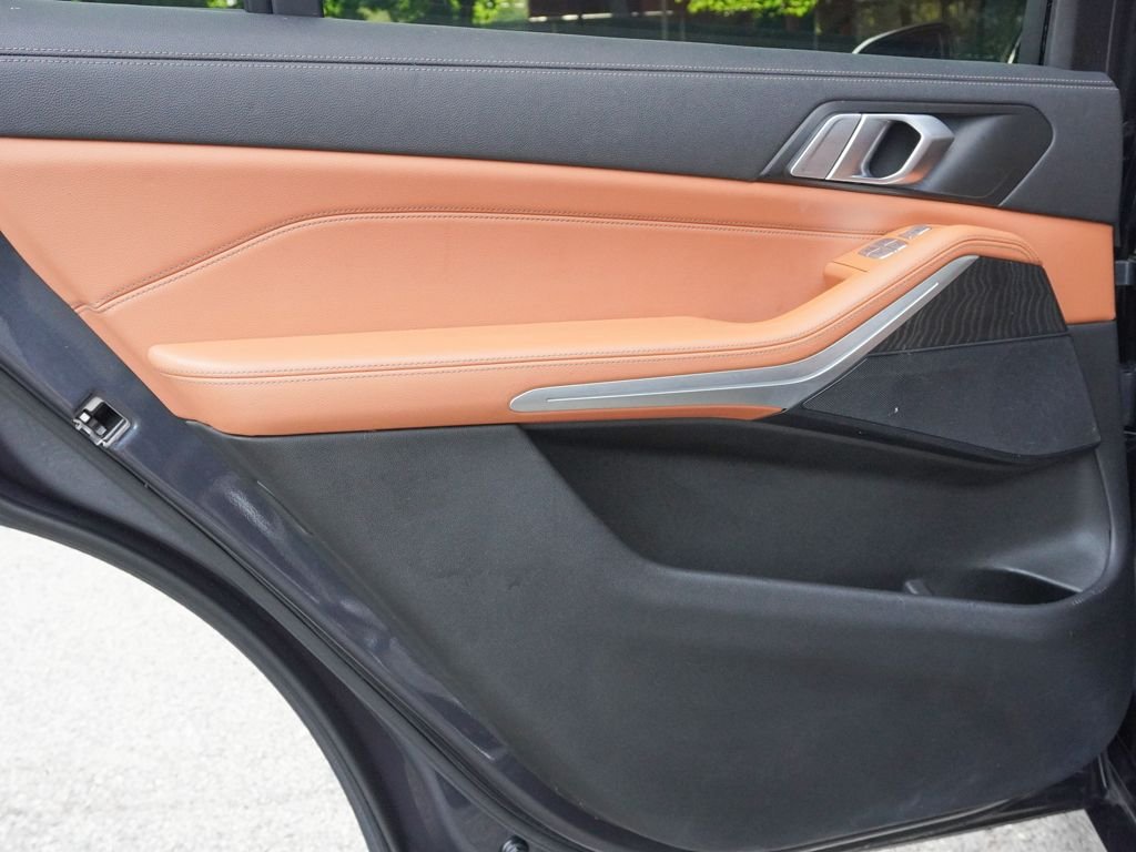 Used 2022 Gray BMW xDrive40i image 28